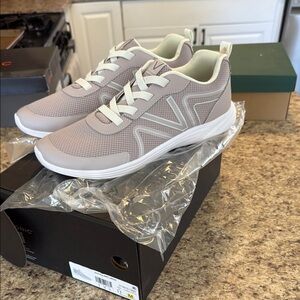 Women's vionic walking sneakers light purple
